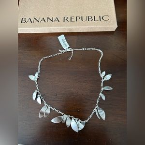 BANANA REPUBLIC necklace